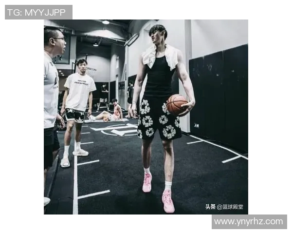 曾凡博重伤倒地裁判却只判普通犯规引发球迷质疑篮球规则公正性 曾凡博重伤倒地裁判却只判普通犯规引发球迷质疑篮球规则公正性